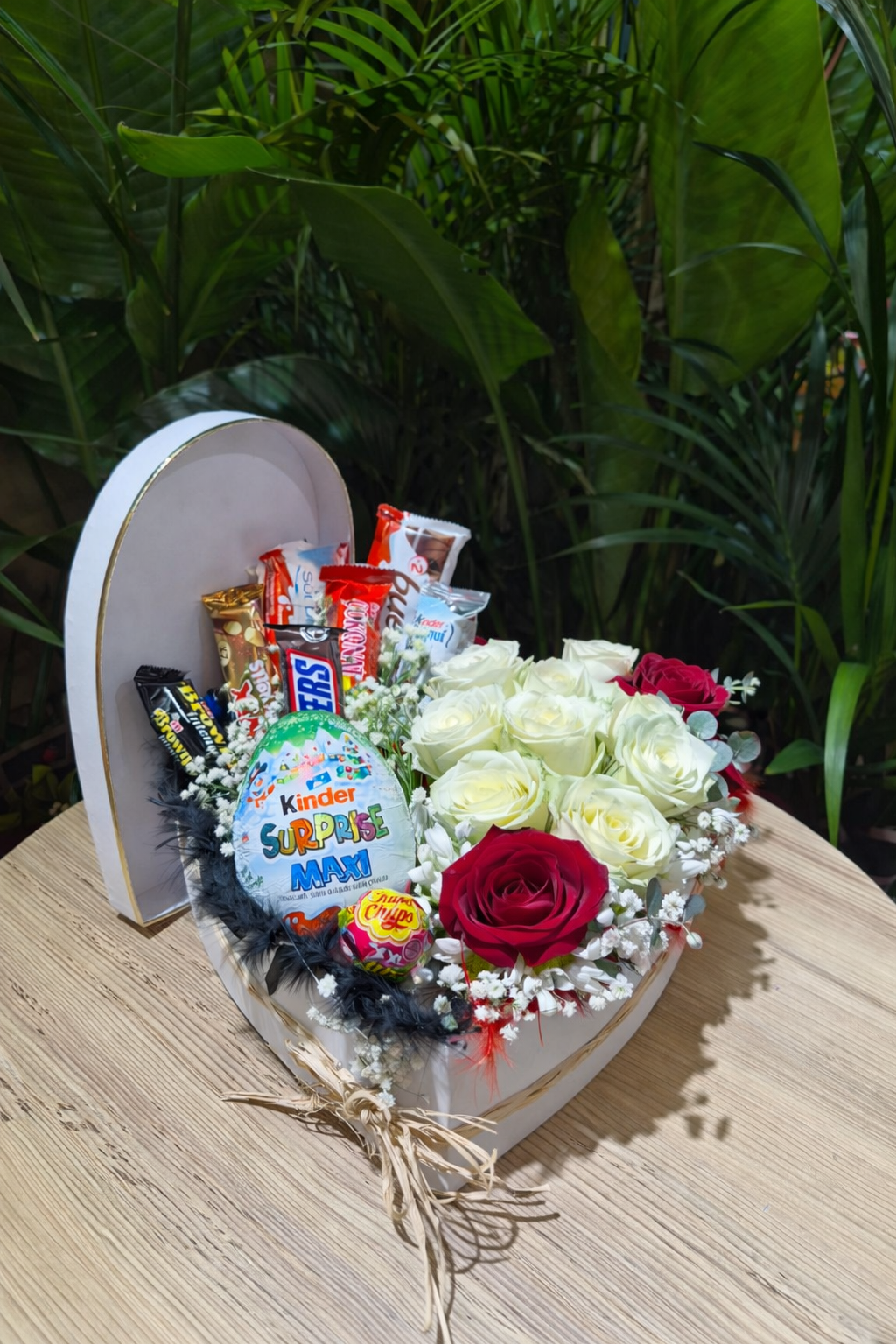 PREMİUM GÜL VE ÇİKOLATA KUTUSU