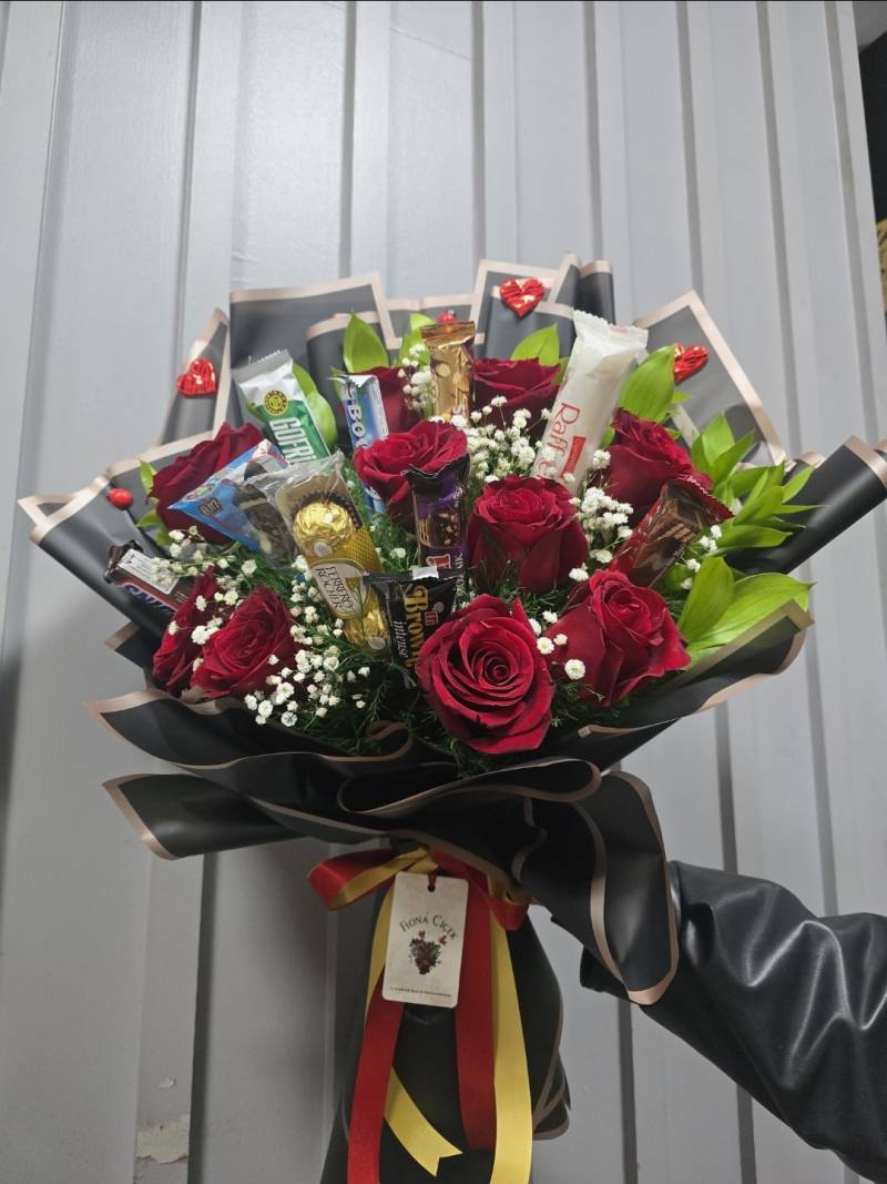 ÇİKOLATALI KIRMIZI GÜL BUKETİ