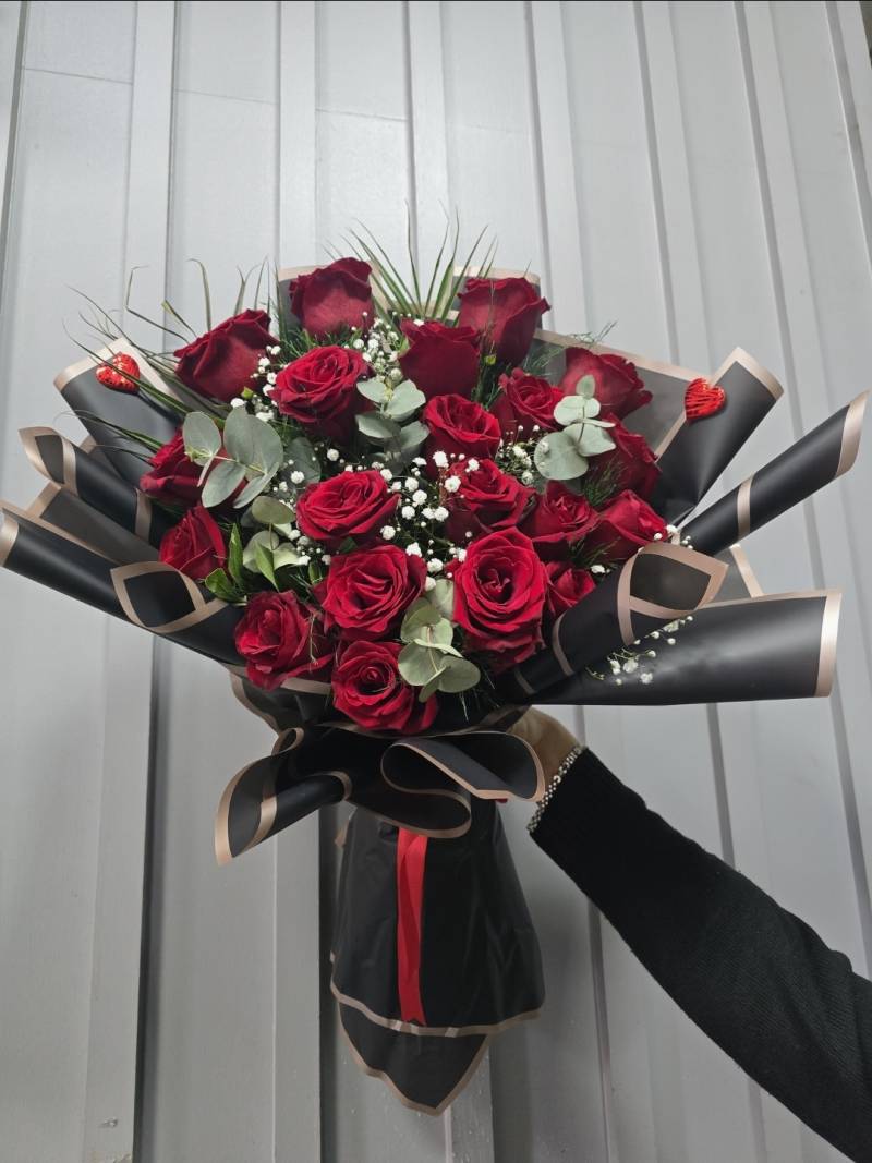 20 AD. XXL KIRMIZI GÜL BUKETİ