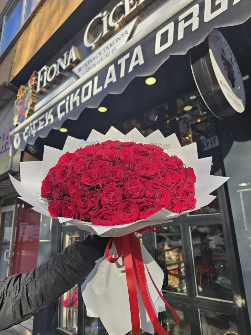 101 AD. CANLI KIRMIZI GÜL BUKETİ