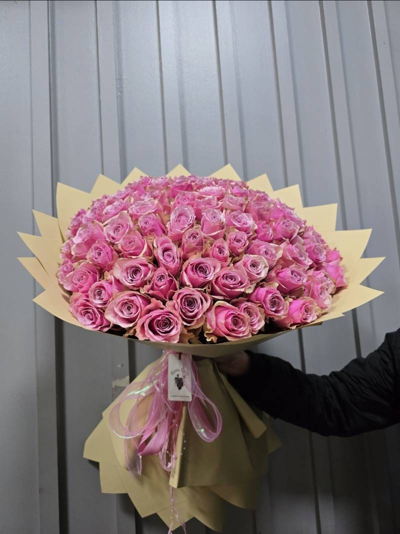 100 AD. PEMBE GÜL BUKETİ