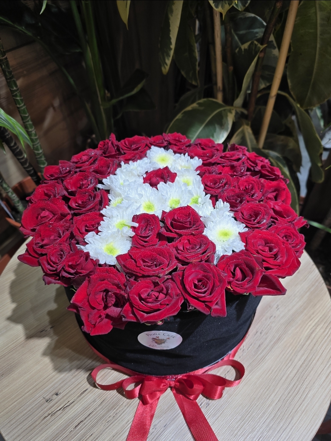 41 AD. CANLI BAŞ HARFİ YAZAN KUTUDA GÜL