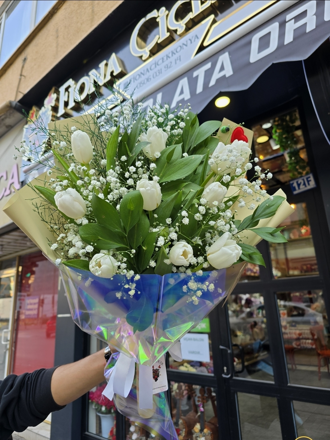  10 AD. BEYAZ LALE BUKETİ