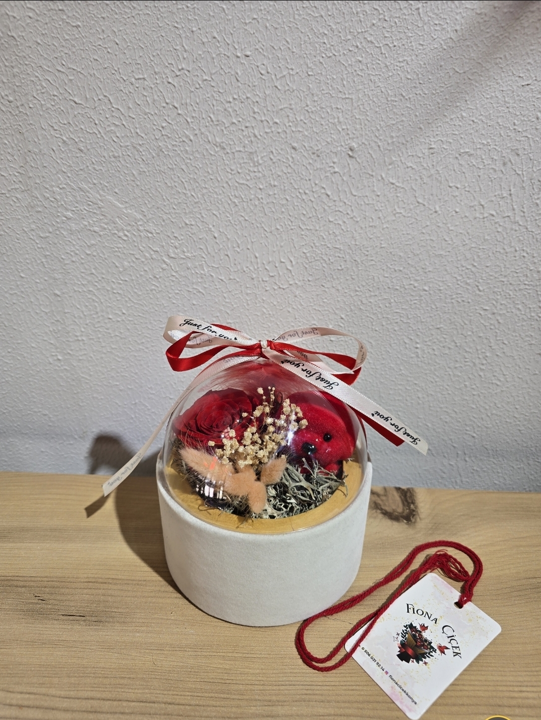 KIRMIZI SEVİMLİ ŞOKLANMIŞ KUTU