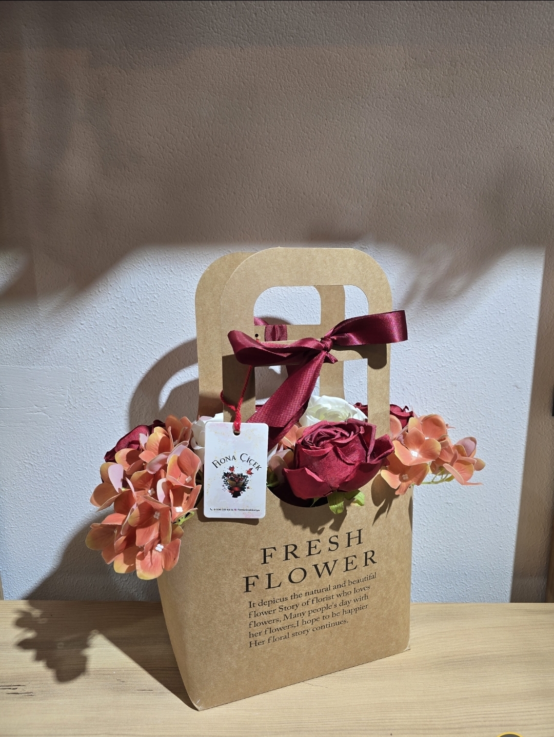 SOFT BORDO VE TONLARI YAPAY ÇİÇEKLİ ÇANTA