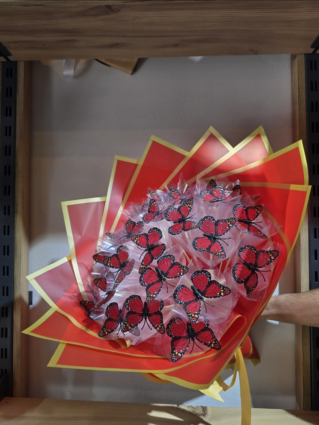 KIRMIZI KELEBEK BUKETİ