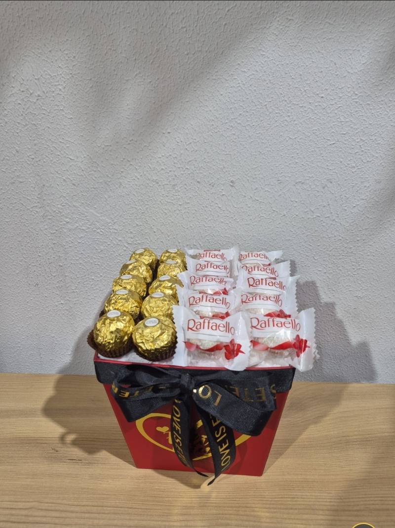 FERRERO VE RAFFAELLO KIRMIZI ÇİKOLATA KUTUSU