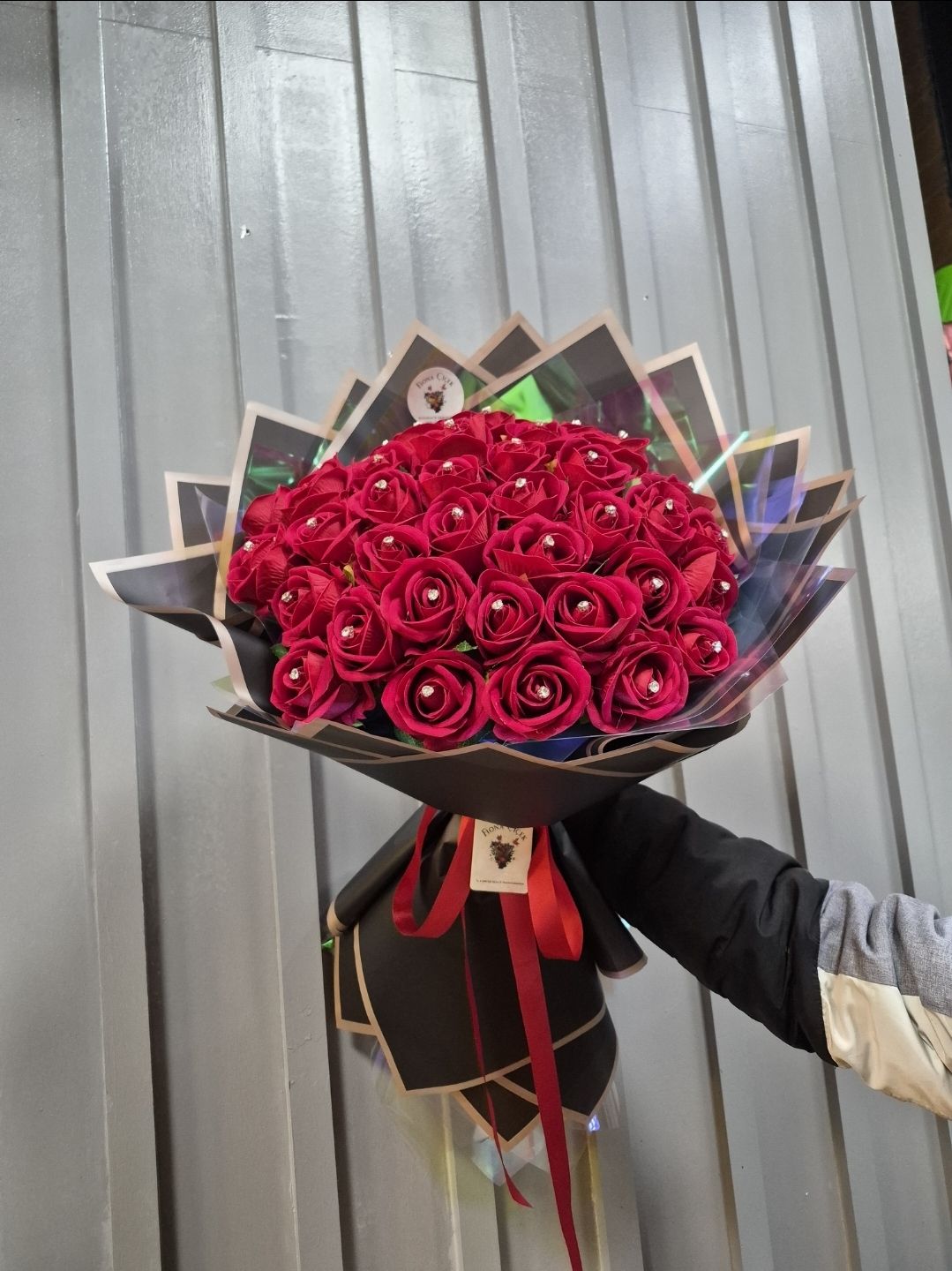 41. AD.YAPAY KRİSTAL TAŞLI KIRMIZI GÜL FİONA TASARIM