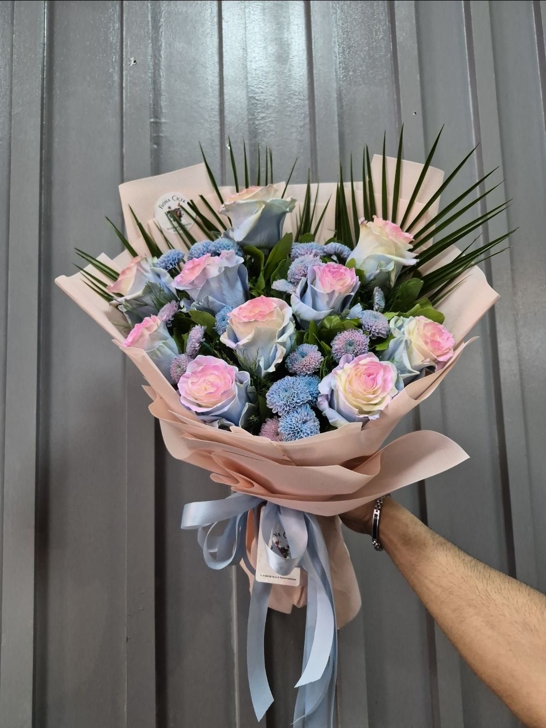 10 AD. MAVİ PEMBE GÜL BUKETİ